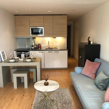 Luxury Chelsea Harbor Studio Apartment